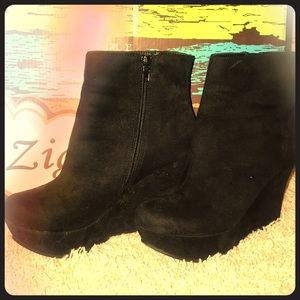 Black wedge bootie